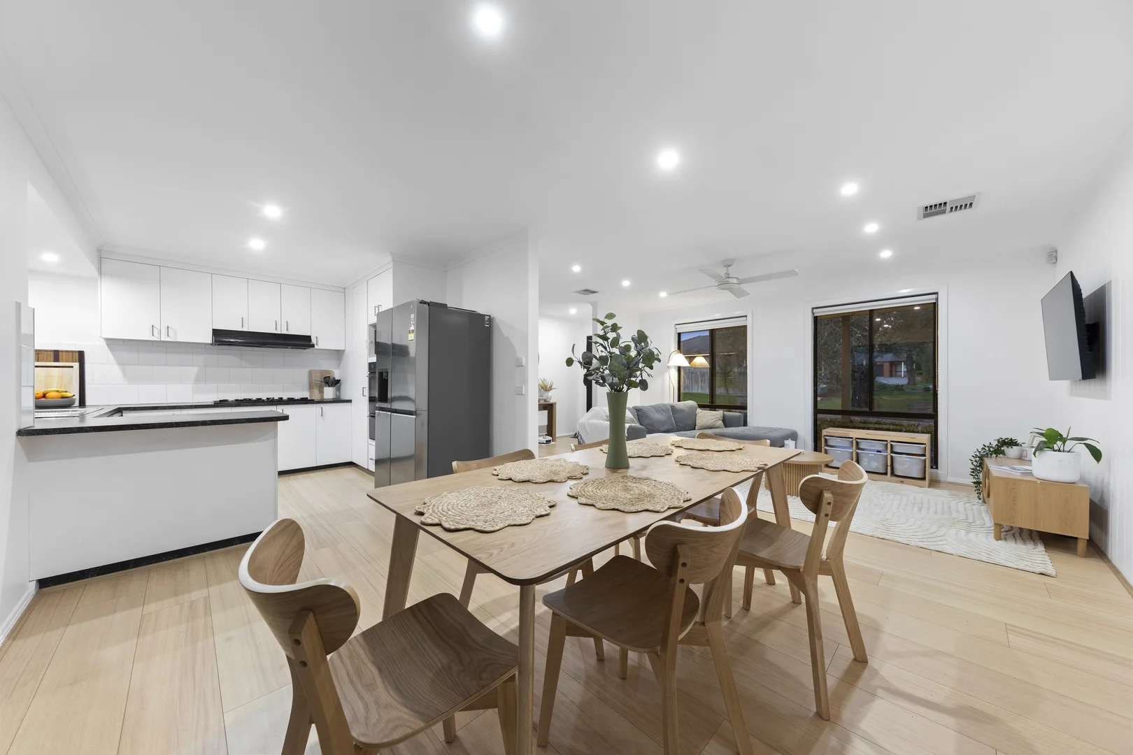 43 Leigh Drive, Pakenham VIC 3810 photo 4