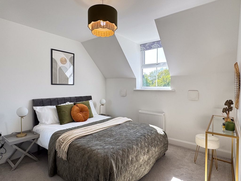 Additional image 3 of 2 bed flat for saleHutton Close, Newbury RG14