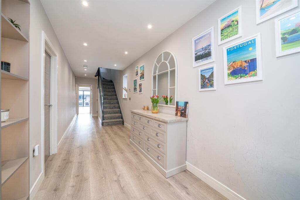 Rowlatt Drive, St. Albans photo 5