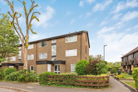Huntsmans Close, Brookside, Feltham TW13