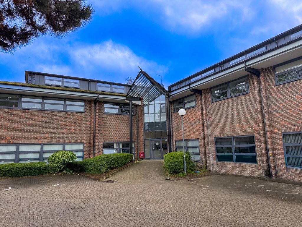 1 bed flat for saleCarcaixent Square, Newbury RG14