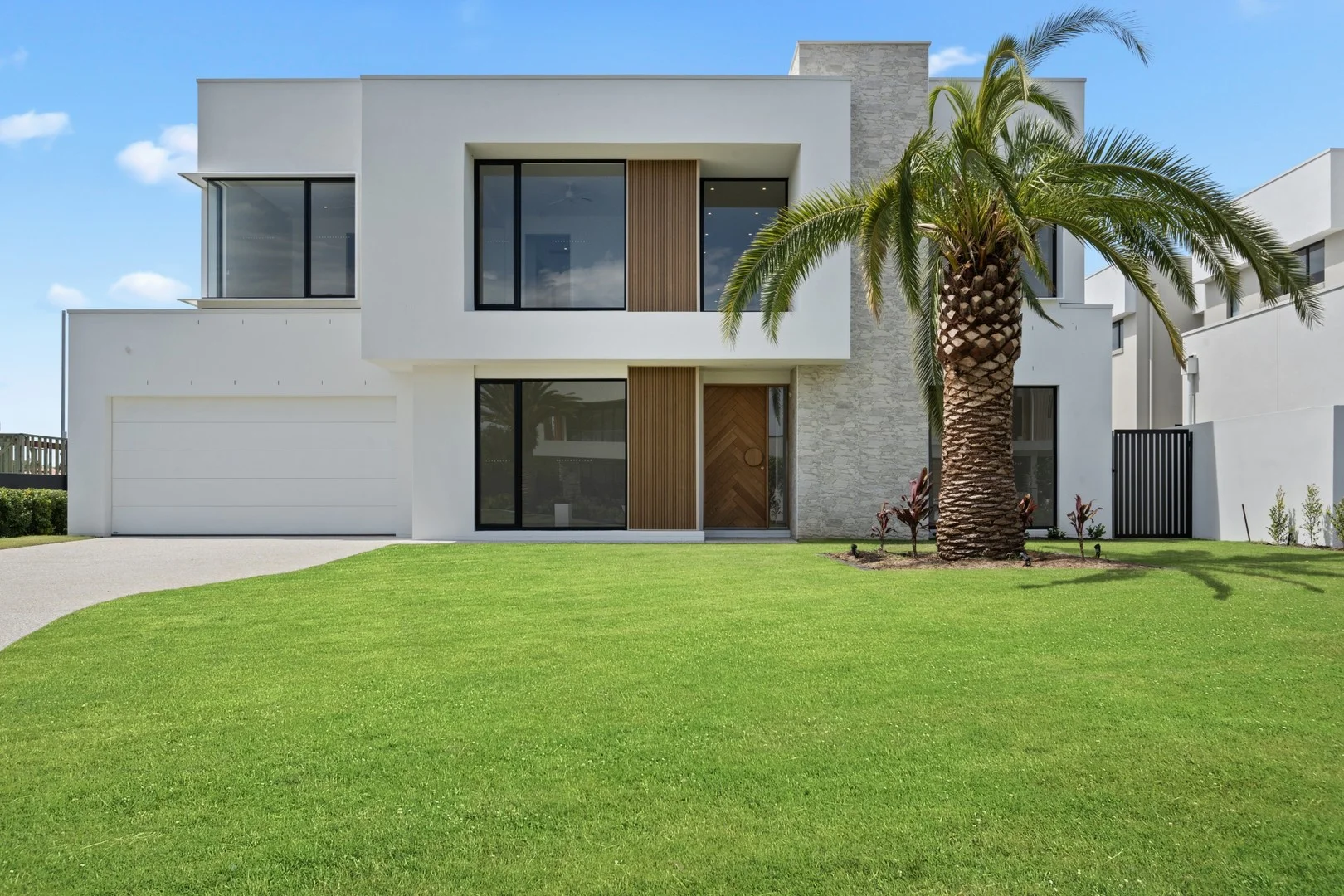 8 Lake Serenity Boulevard, Helensvale QLD 4212
