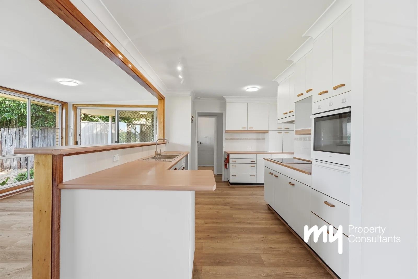 6 Paul Close, Camden NSW 2570 photo 2