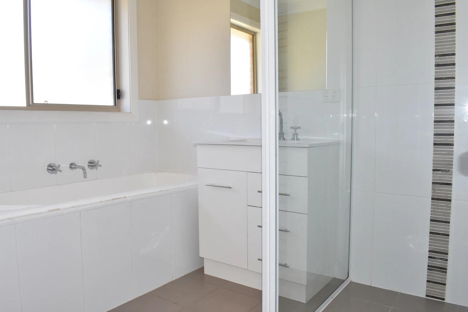 Additional image 11 of 50 Berthong Street, Young NSW 2594