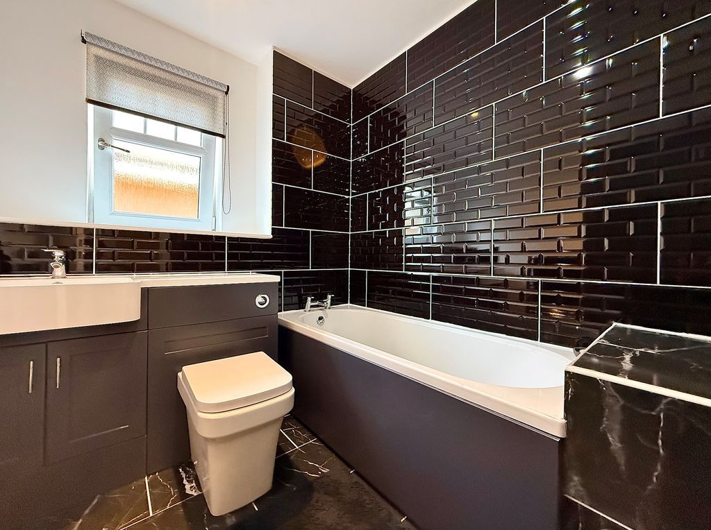 Additional image 13 of 2 bed flat for saleRedburn Gate, Irvine KA12