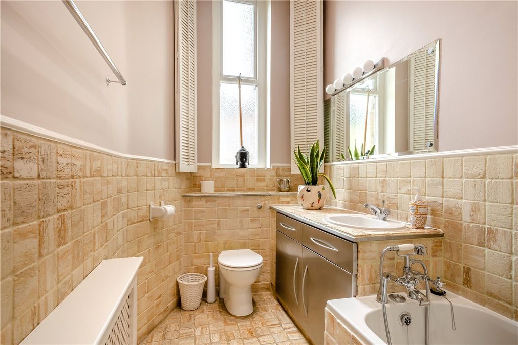 Additional image 12 of 3 bed flat for salePark Avenue, Harrogate, North Yorkshire HG2
