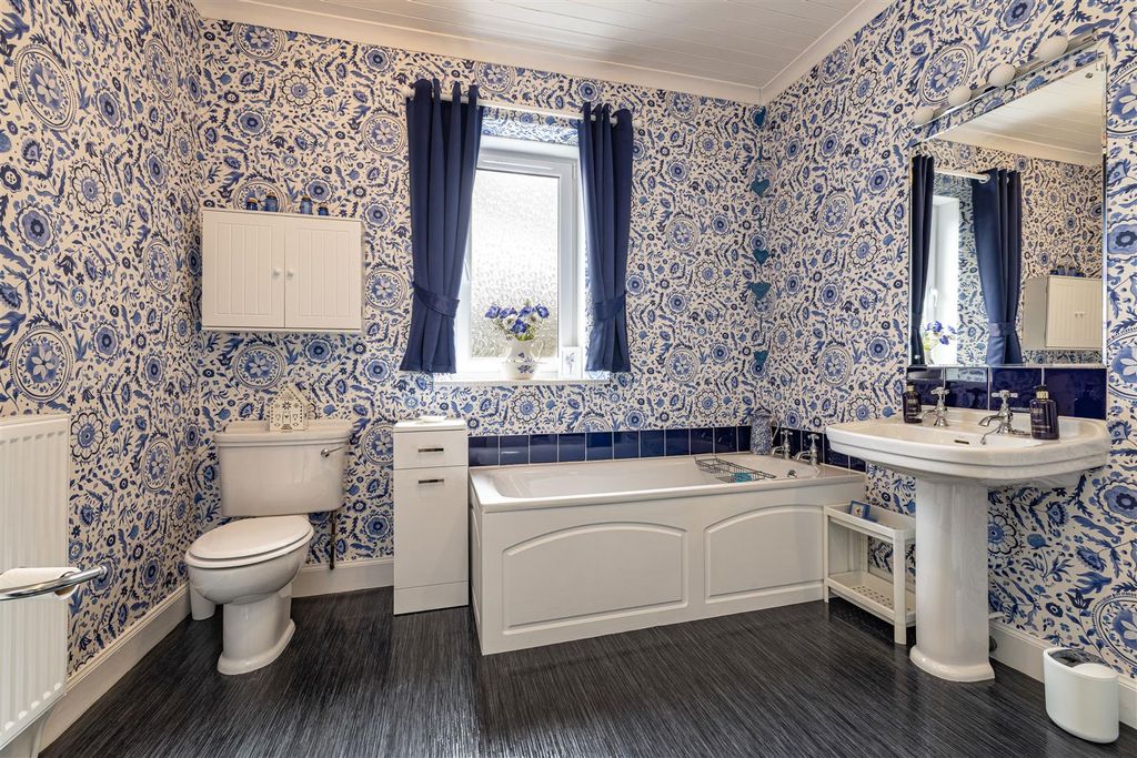 Additional image 8 of 4 bed flat for saleShawpark Road, Selkirk TD7