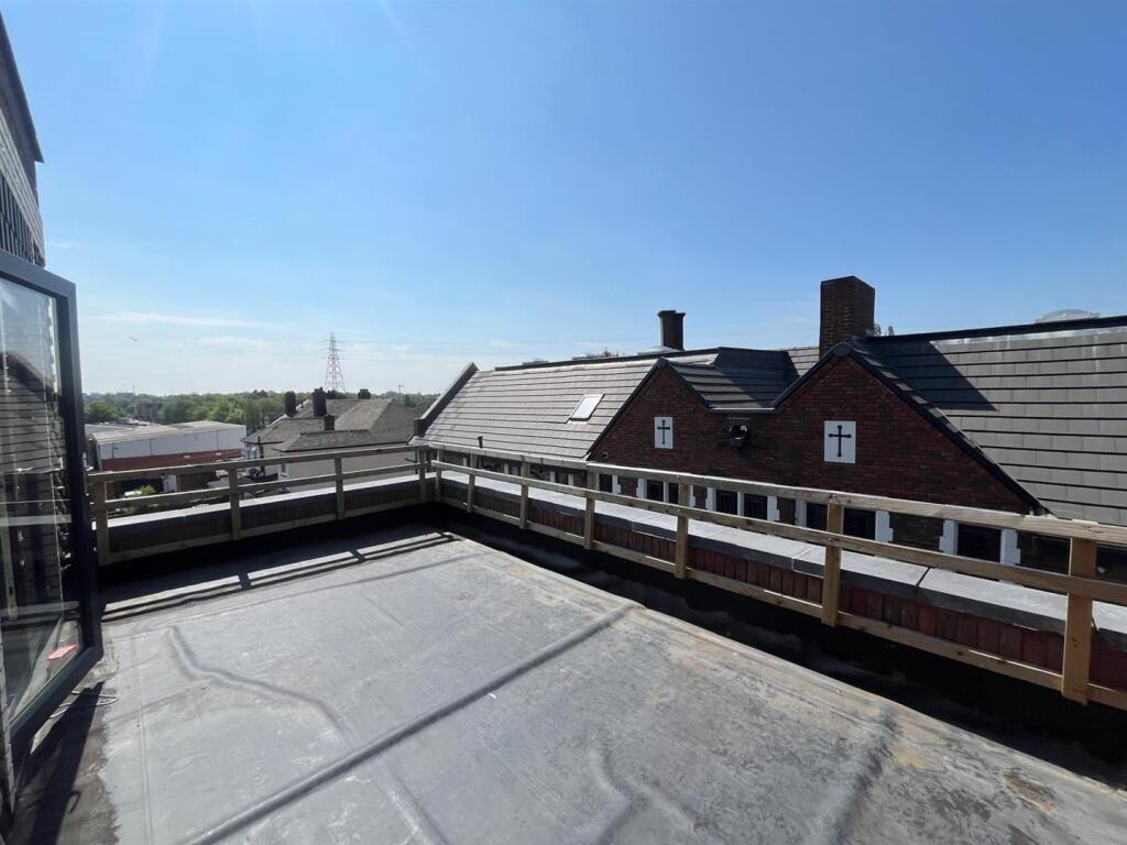 PENTHOUSE- Black Lake, West Bromwich