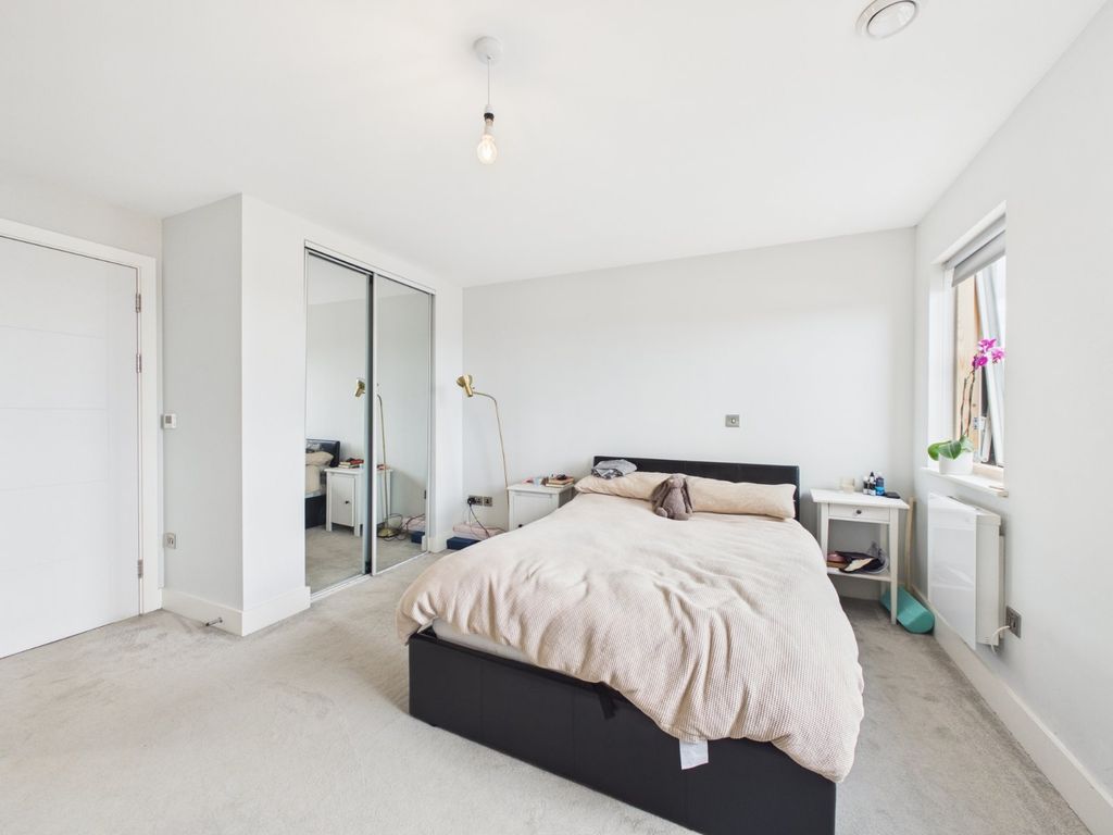 Additional image 5 of 2 bed flat for sale40 Stoke Road, Slough, Berkshire SL2