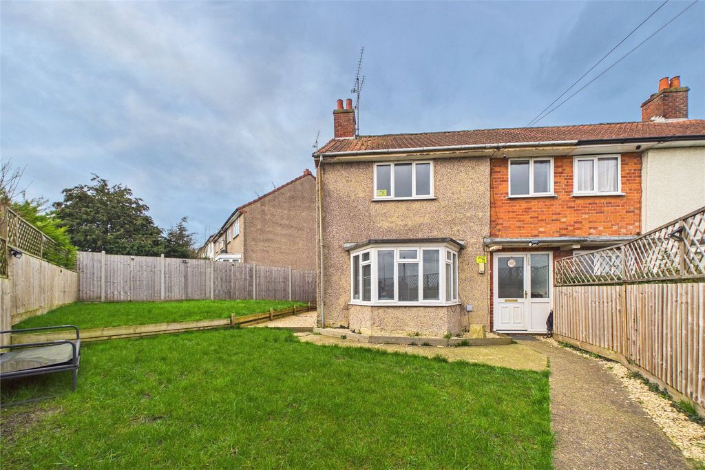 3 bed semi-detached house for saleNorcot Road, Tilehurst, Reading, Berkshire RG30
