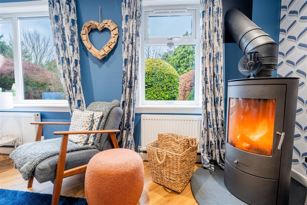 5 bed detached house for saleTorphichen, Bathgate EH48 photo 5