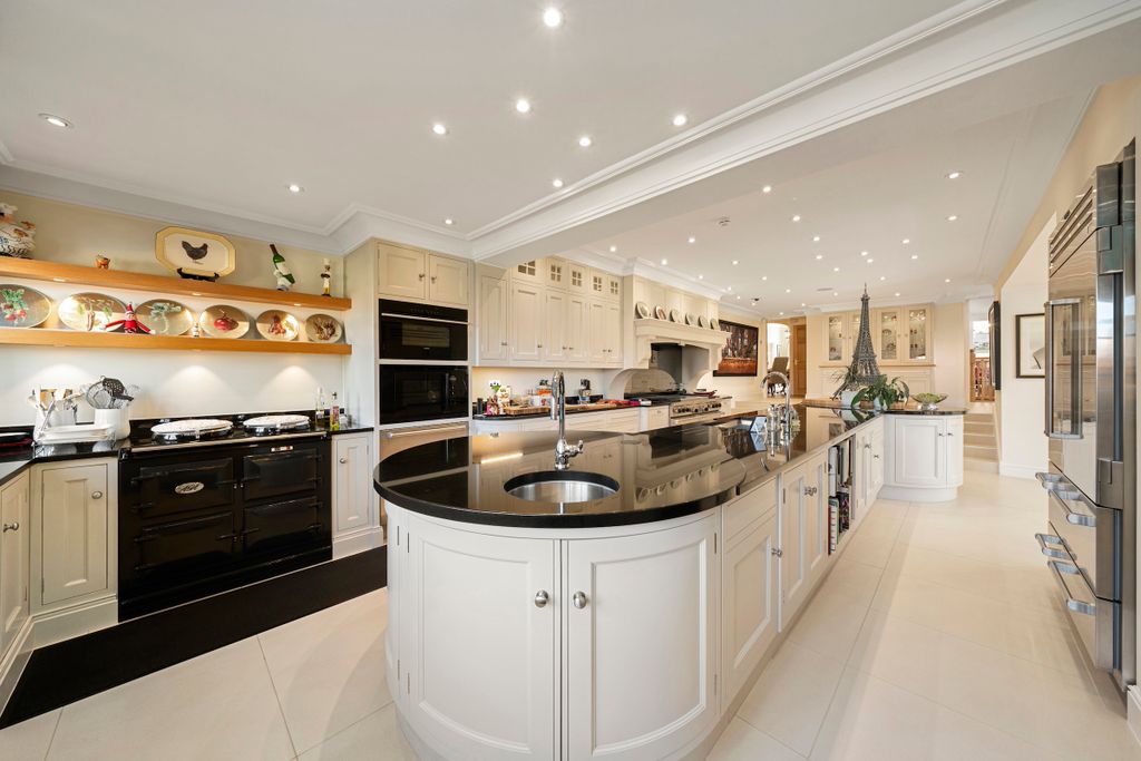Additional image 11 of 12 bed property for saleGreat Martins, Shurlock Row, Shurlock, Reading RG10