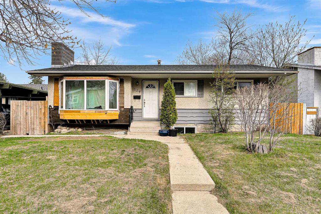924 Hunterston Hill NW, Calgary, AB, T2K 4N8