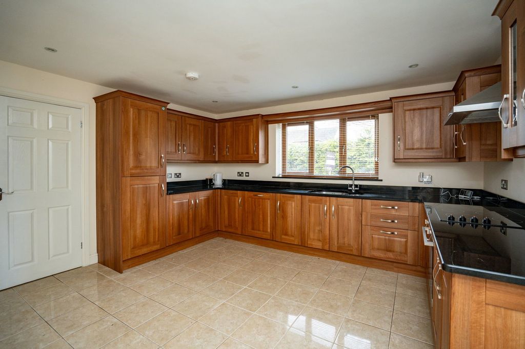 Additional image 7 of 3 bed bungalow for saleLink Elm Place, Malvern, Worcestershire WR14