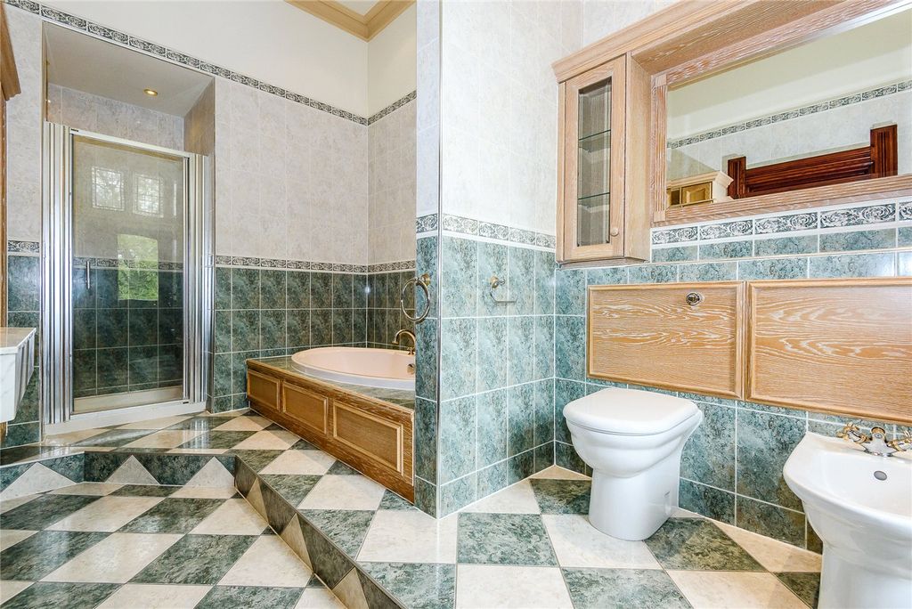Additional image 10 of 4 bed flat for saleWyfold Court, Kingwood, Henley-On-Thames, Oxfordshire RG9
