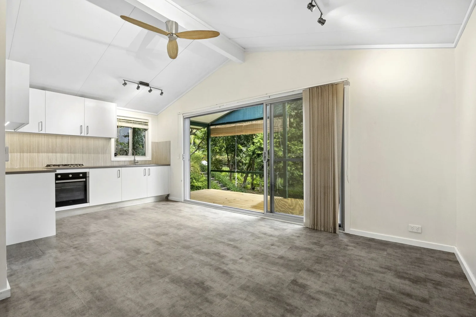 2059 Pittwater Road, Bayview NSW 2104 photo 2