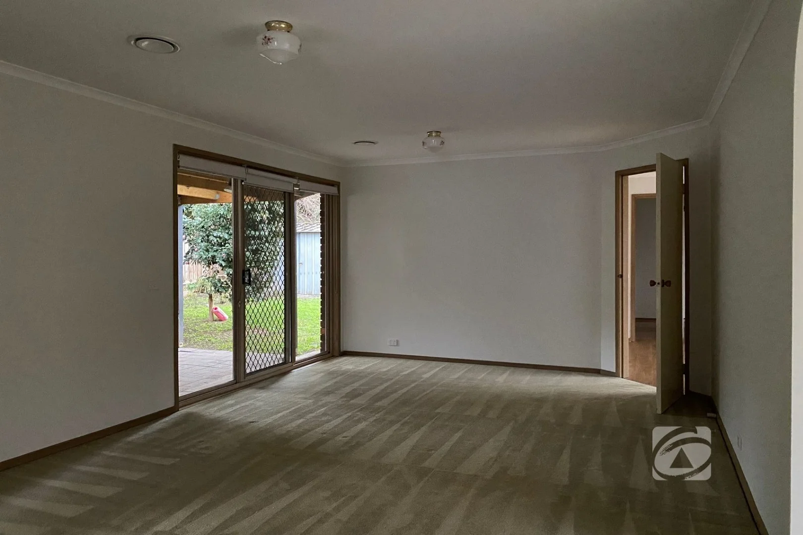 4 Malanda Court, Berwick VIC 3806 photo 3