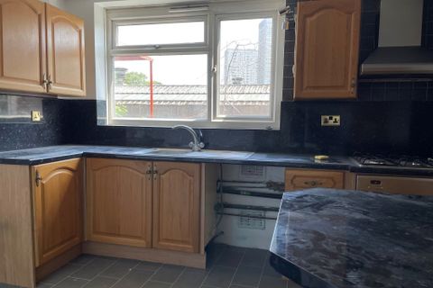 Horton Square B12