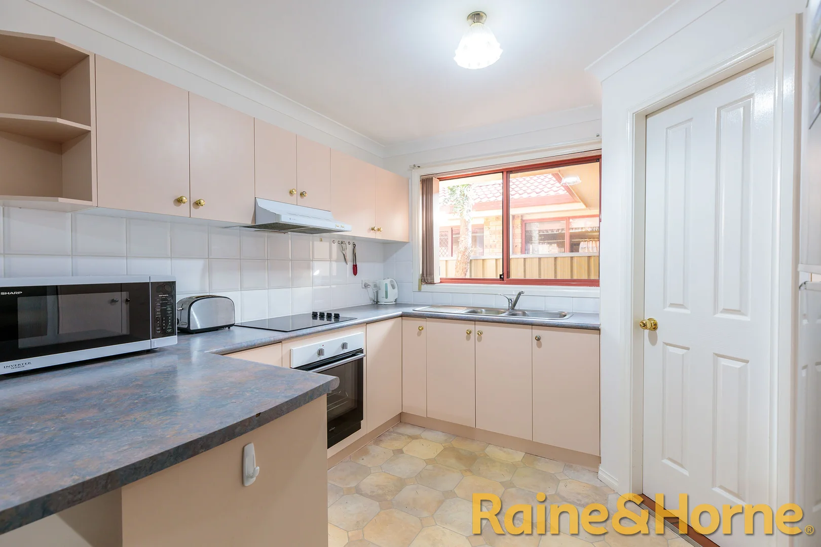 2/6-8 Sturt Circle, Dubbo NSW 2830 photo 3