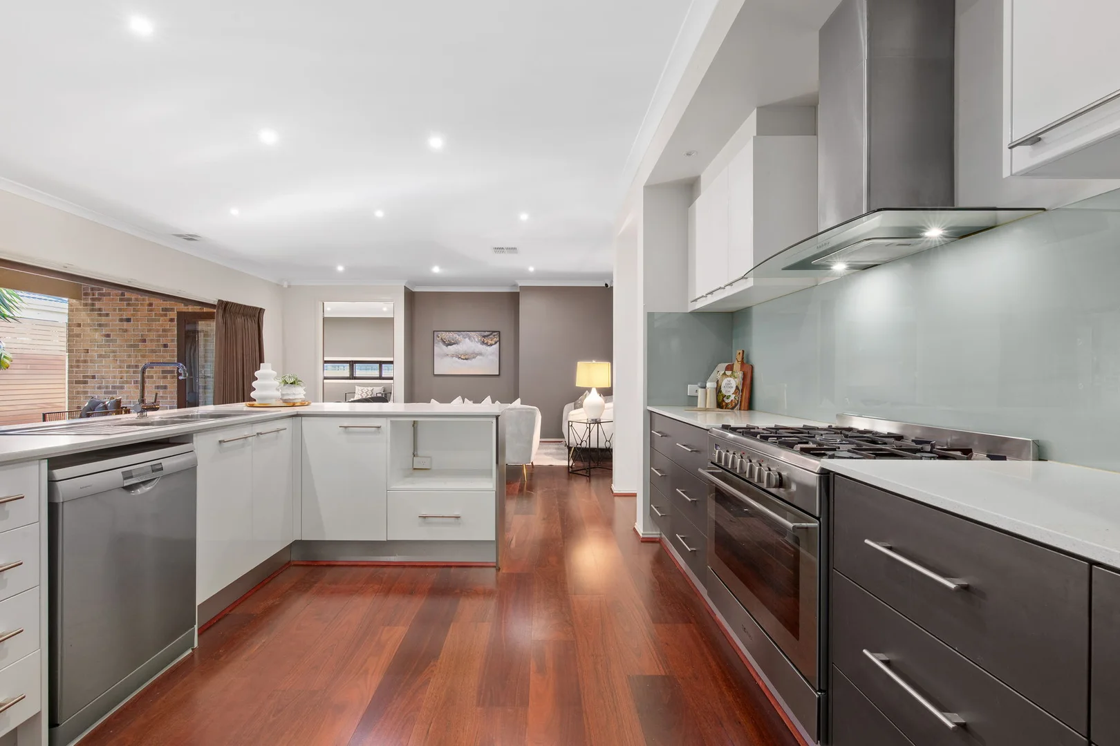 8 Abercrombie Grove, Epping VIC 3076 photo 3