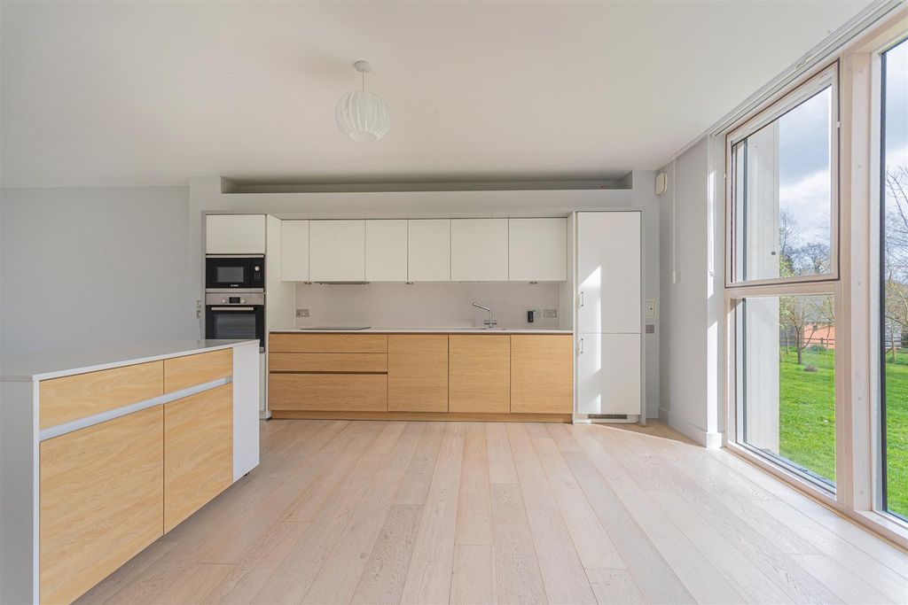 Additional image 10 of 2 bed flat for saleBirch Close, Corsham SN13