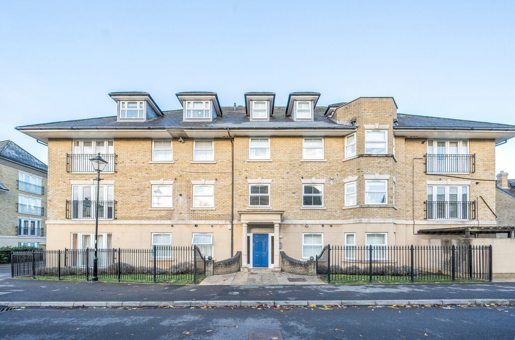 3 bed flat for saleMarshall Square, Banister Park, Southampton, Hampshire SO15