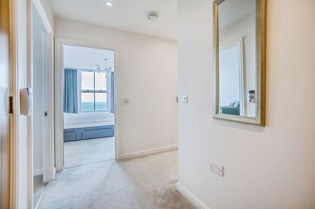 Additional image 5 of 2 bed flat for saleWhite Lion Street, Tenby SA70