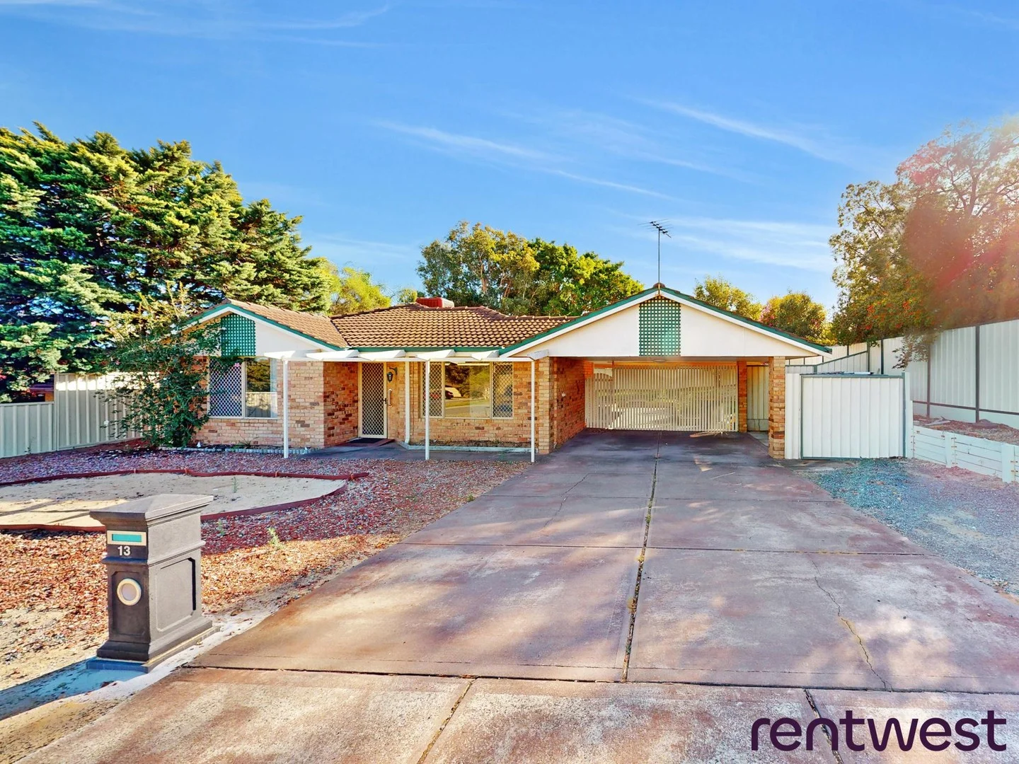 13 Robbins Retreat, Leda WA 6170