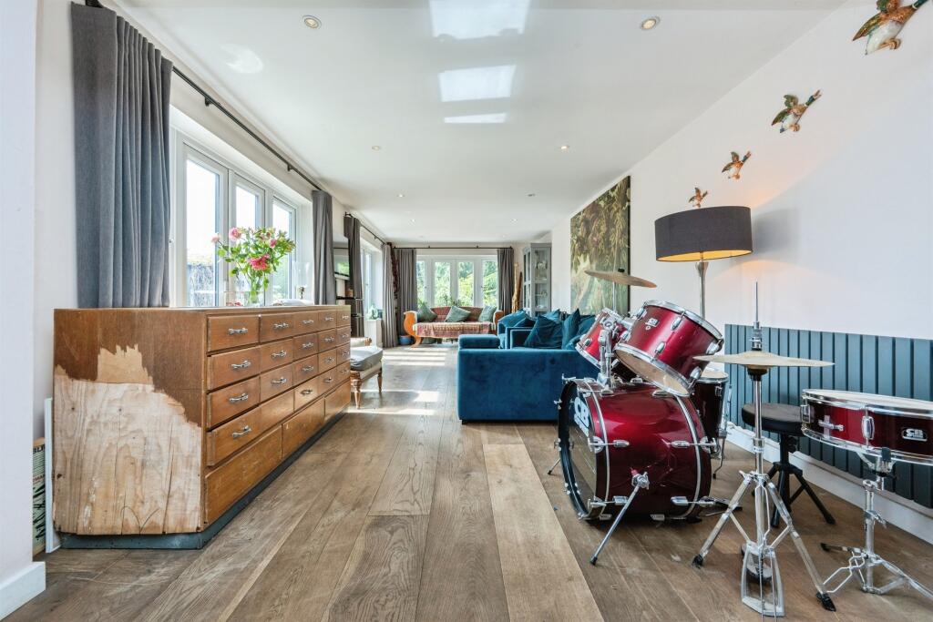 Additional image 43 of Radlett Road, Frogmore, St. Albans