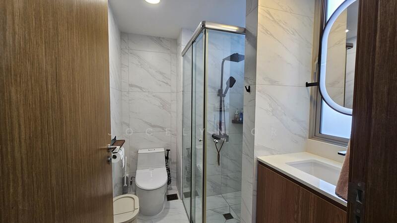 Additional image 15 of 12 Loyang Besar Close