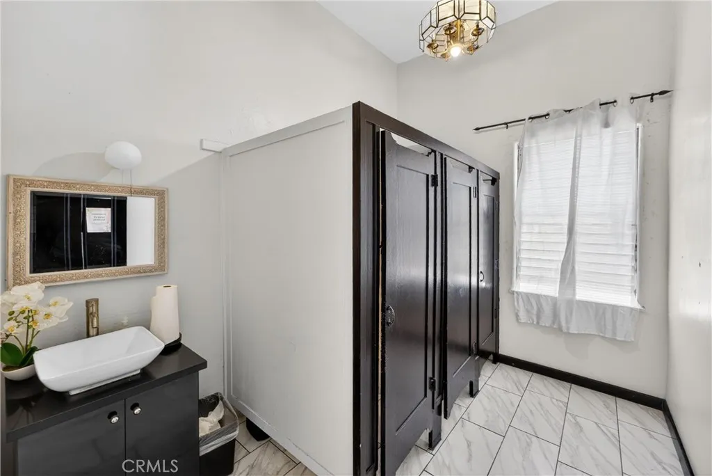 Additional image 77 of 7101 Menlo Ave, Los Angeles, CA 90044