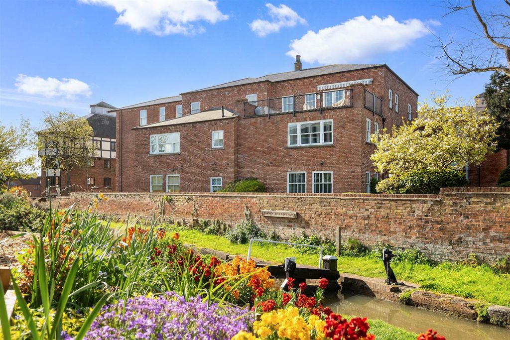 2 bed flat for salePayton Street, Stratford-Upon-Avon CV37