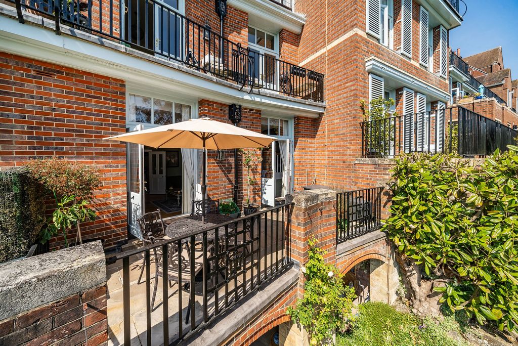 Additional image 6 of 2 bed flat for saleKings Drive, Midhurst GU29