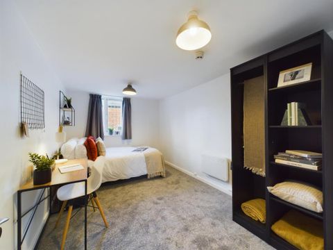 Kippax Street, Manchester M14, Room to rent