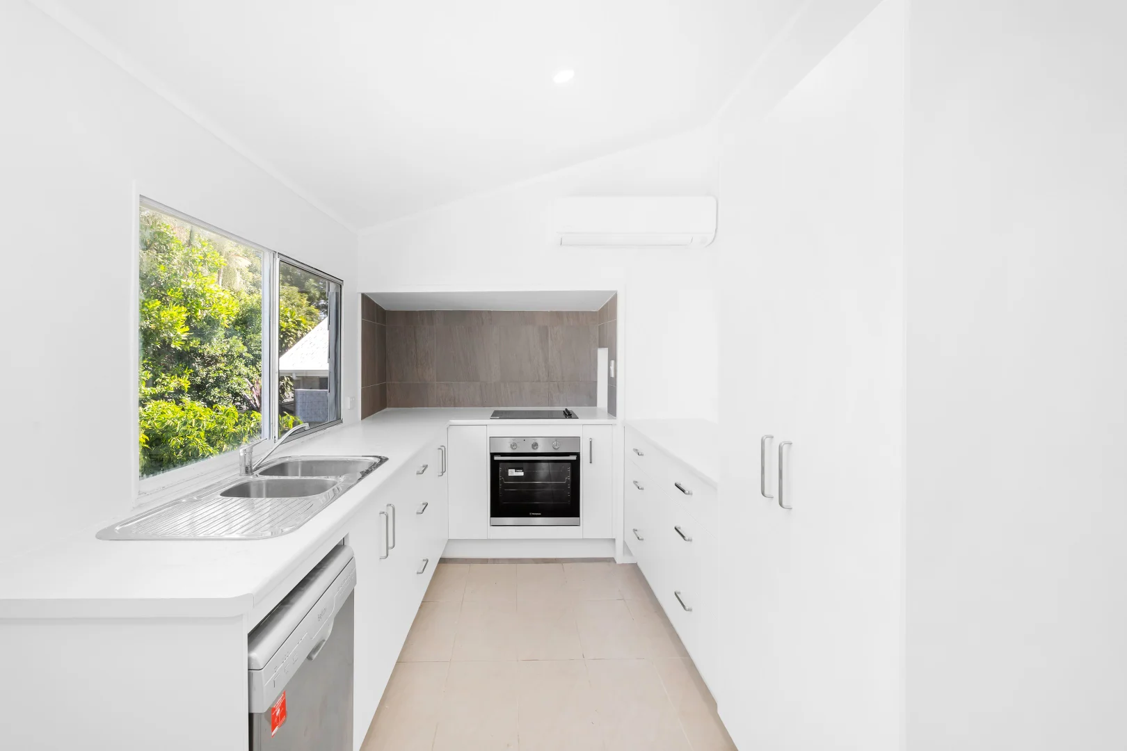 18 Ben Street, Yeppoon QLD 4703 photo 3