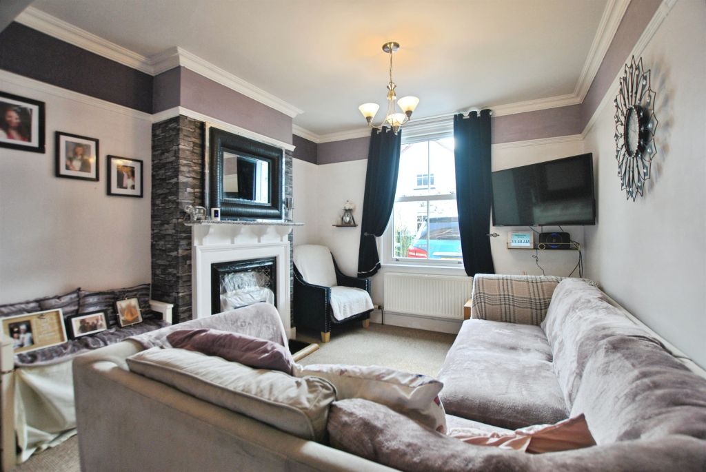 2 bed terraced house for saleSpringdale, Wallingford OX10 photo 2
