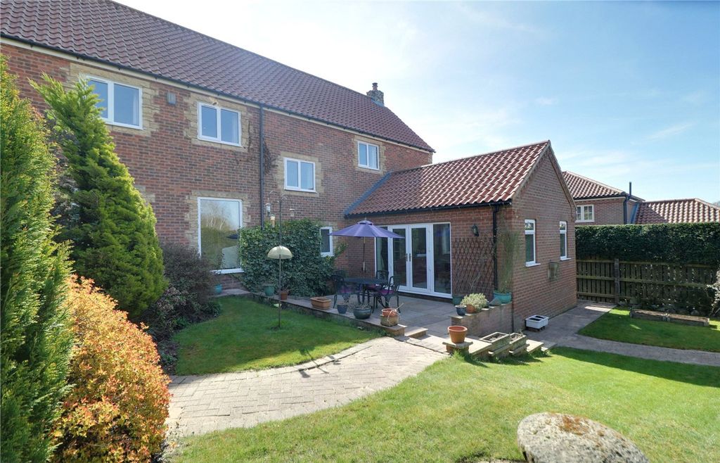 5 bed link detached house for saleSomerby Green, Somerby DN38