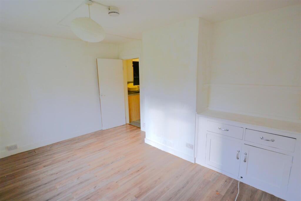 Dellfield Road, Hatfield photo 3