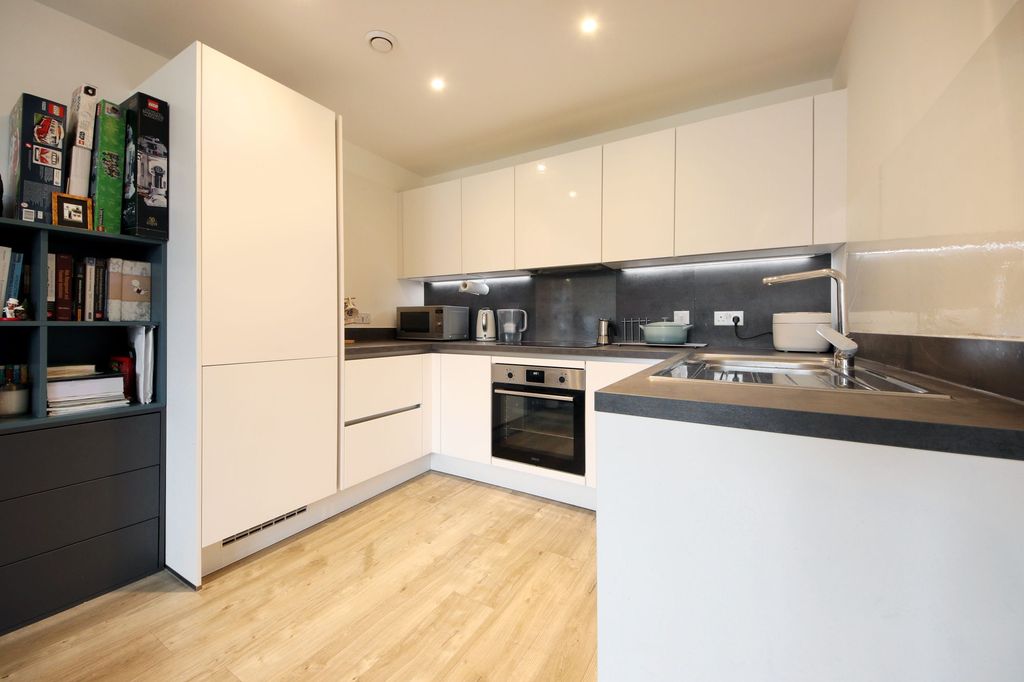 1 bed flat for saleThomas Blake Avenue, Southampton SO14 photo 2