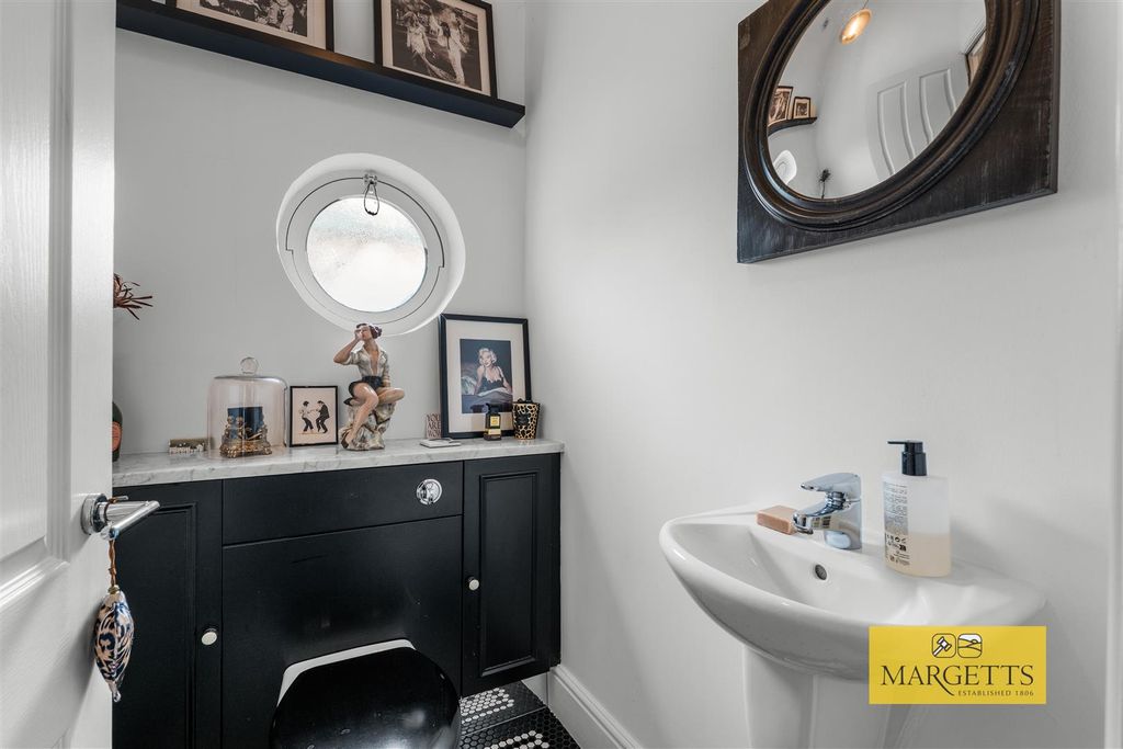 Additional image 18 of 2 bed flat for saleSouthcotes, Warwick New Road, Royal Leamington Spa CV32