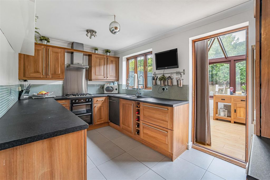 Additional image 2 of 4 bed detached house for saleRutland Gate, Maidenhead SL6