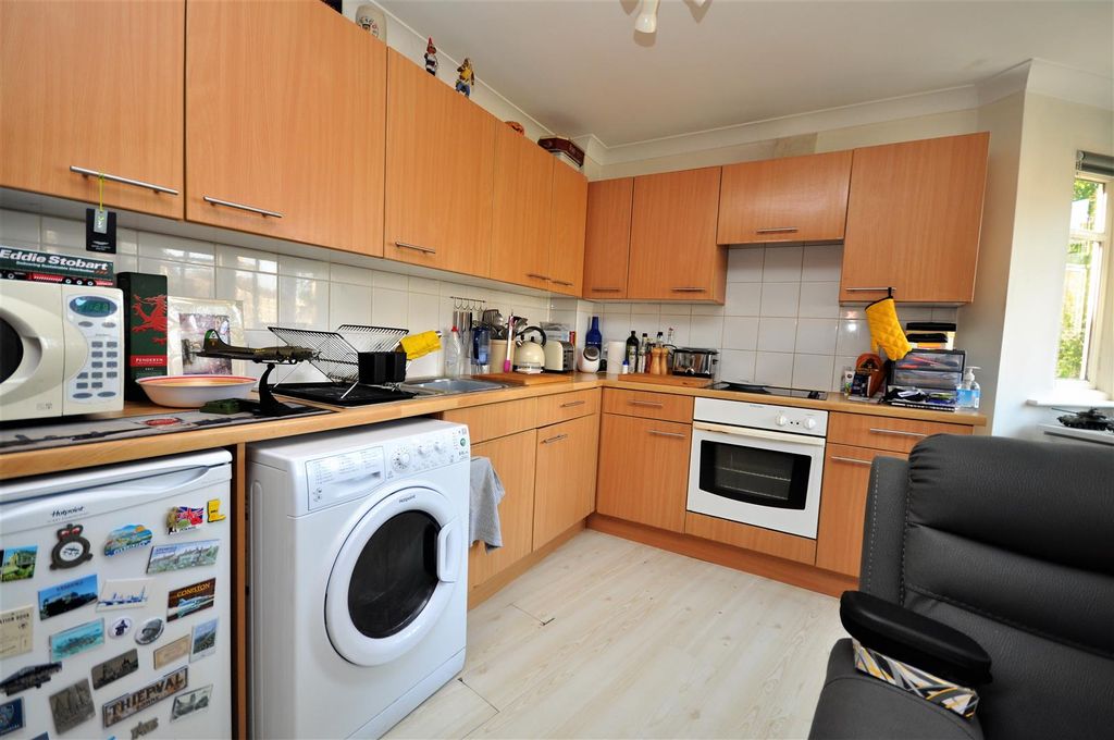 Additional image 3 of 2 bed flat for saleSt Catherines Court, York YO24