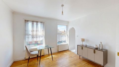 London SE27