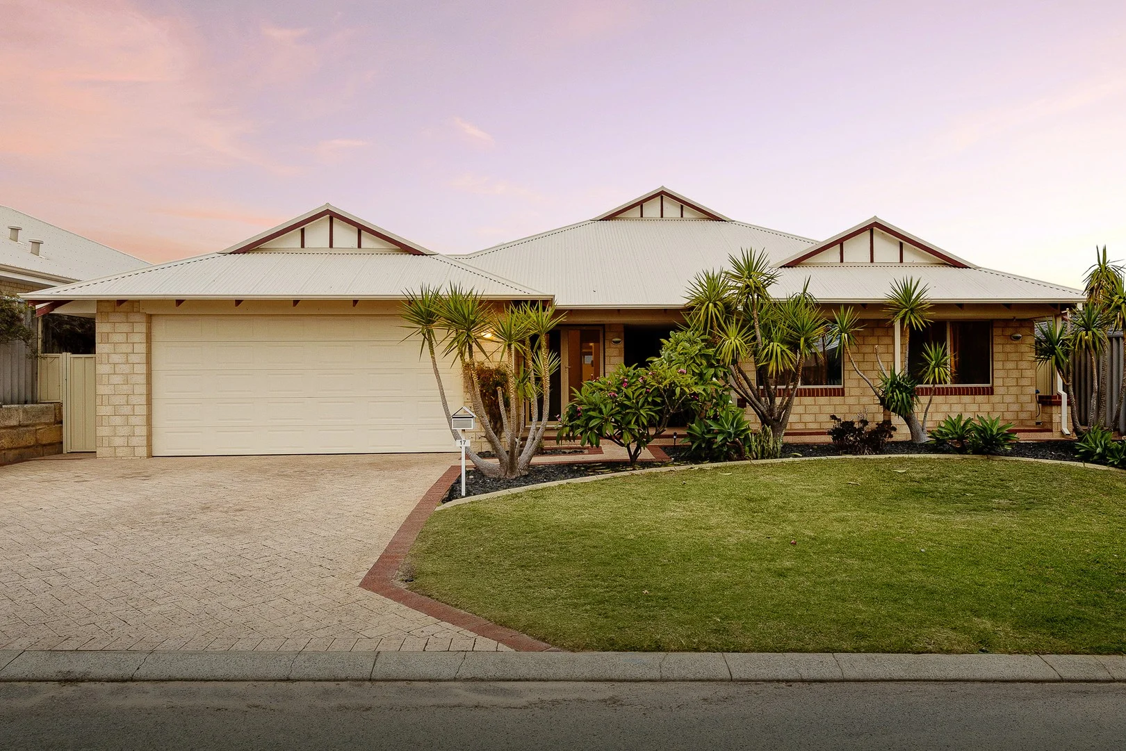17 Claiborne Road, Secret Harbour WA 6173