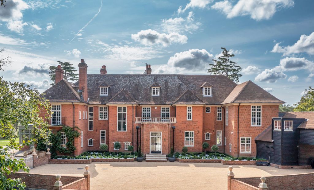 10 bed detached house for saleFrensham Vale, Lower Bourne, Farnham, Surrey GU10.