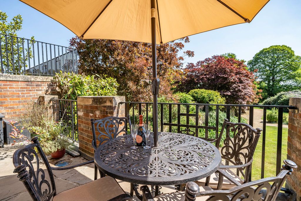 Additional image 18 of 2 bed flat for saleKings Drive, Midhurst GU29