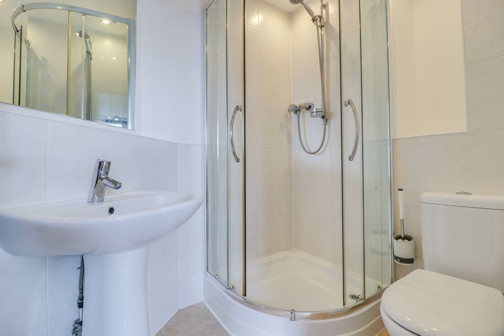 Additional image 8 of 2 bed flat for saleTroy Road, Horsforth, Leeds, West Yorkshire, UK LS18