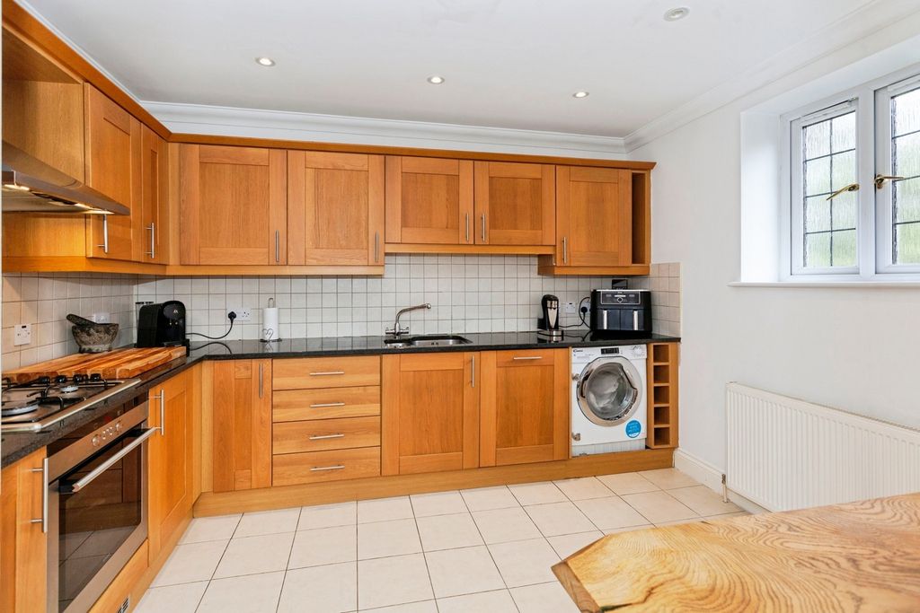 Additional image 6 of 2 bed flat for saleShoppenhangers Road, Maidenhead, Berkshire SL6