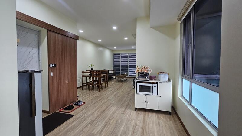 Additional image 3 of 12 Loyang Besar Close