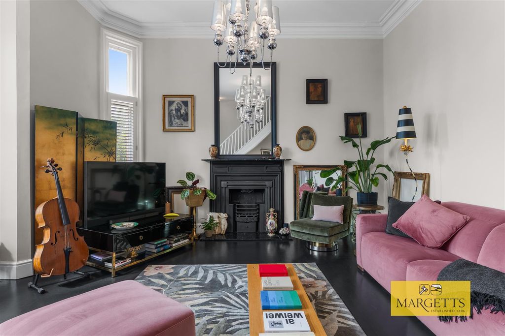 Additional image 5 of 2 bed flat for saleSouthcotes, Warwick New Road, Royal Leamington Spa CV32